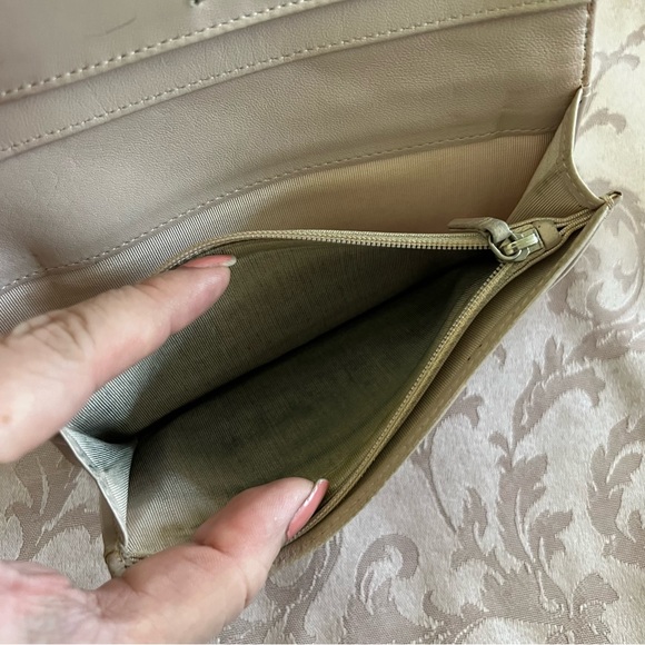 Authentic Chanel Lambskin Quilted Yen Wallet in Light Pink - Picture 7 of 16